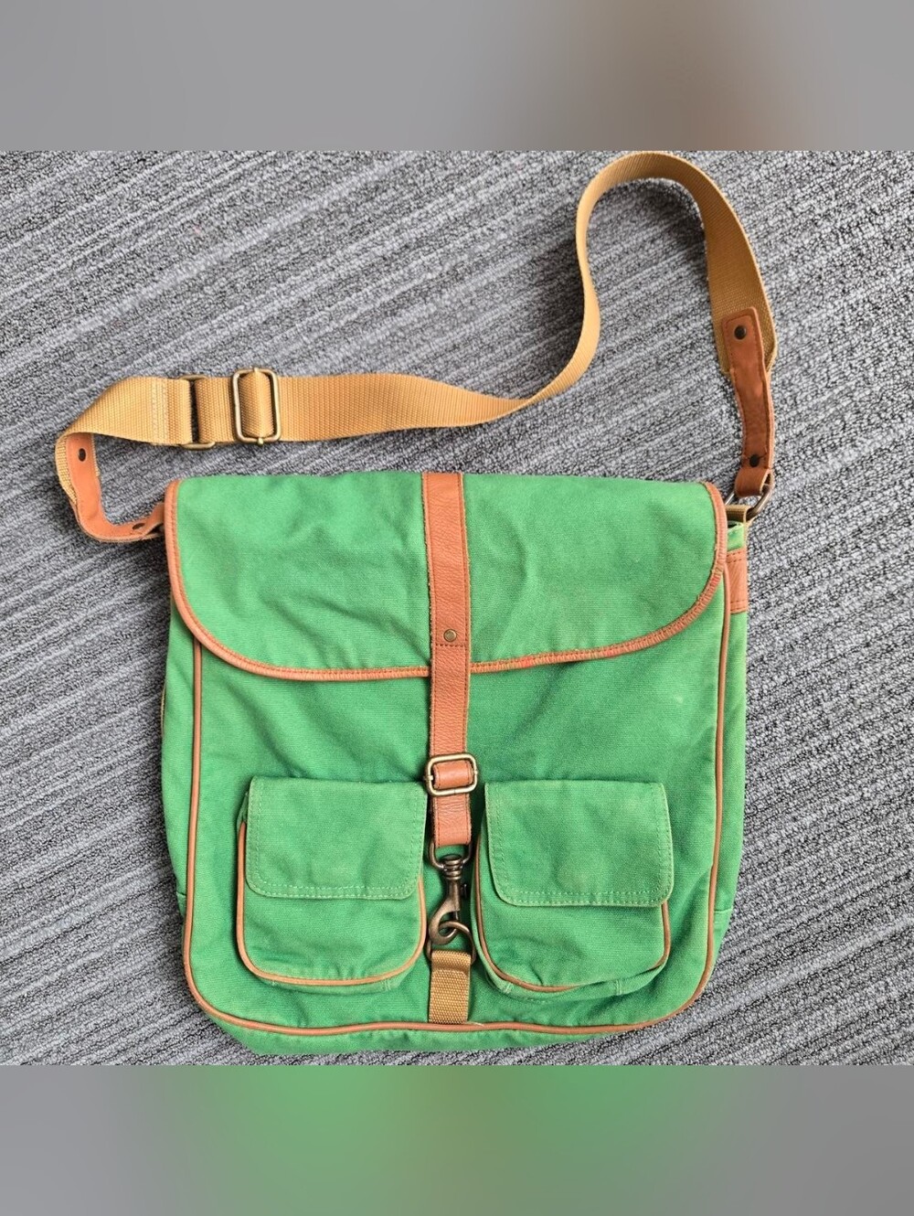 Y2K American Eagle green canvas messenger bag